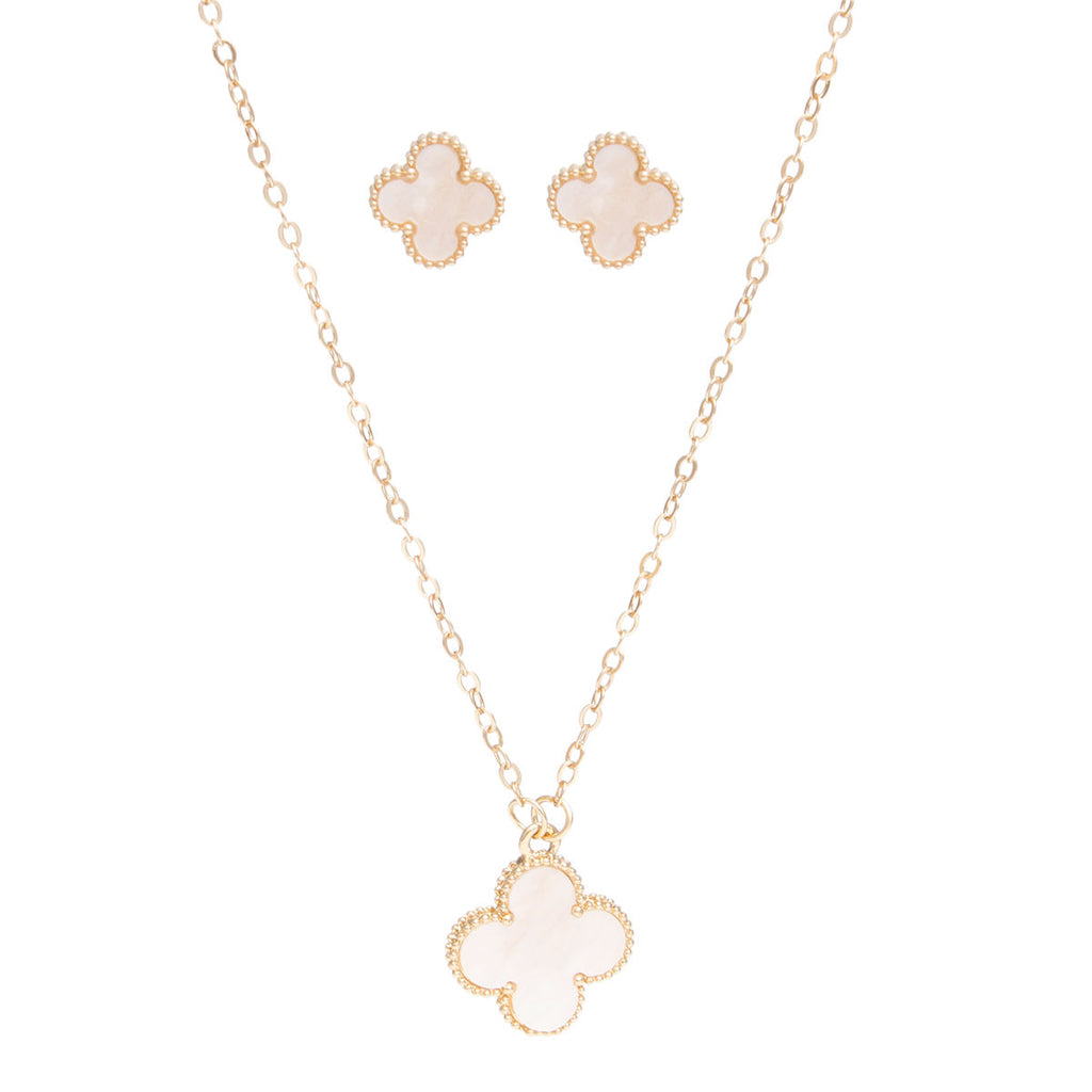 Pendant Vintage Cream Quatrefoil Gold Necklace Set